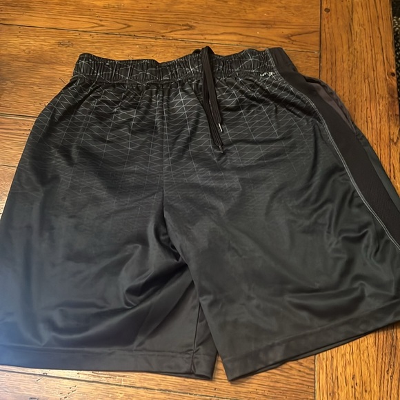 Lot of Three Men’s Tek Gear Dry Tek Shorts. - Picture 4 of 10